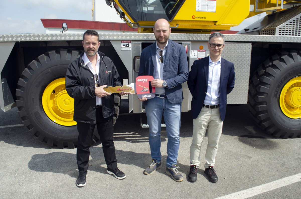 Italian rental company Massucco T. buys three Grove GRT655L rough-terrain cranes