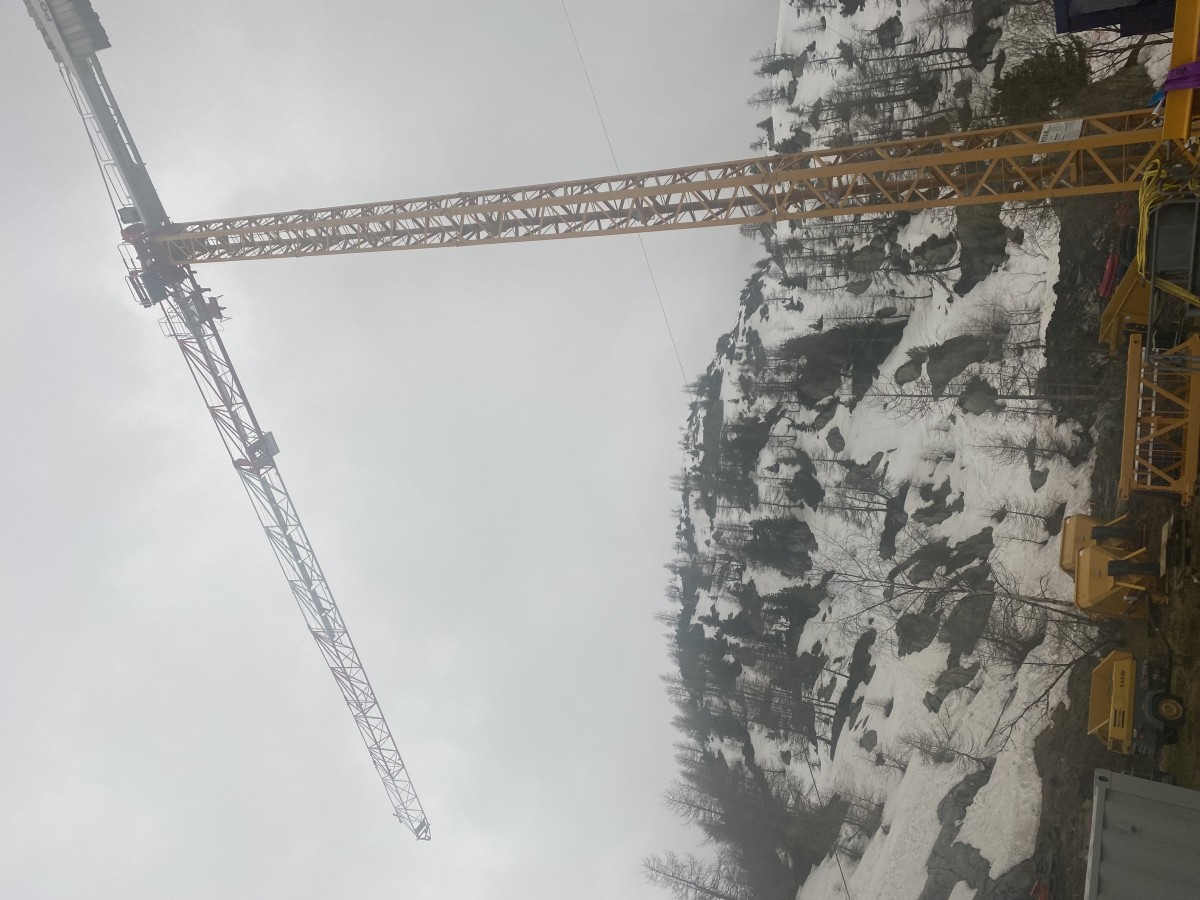 /storage/2023/02/potain-mdt-109-cranes-assembled-by-helicopter-on-french-glacier_63f73a081f2ed.jpg