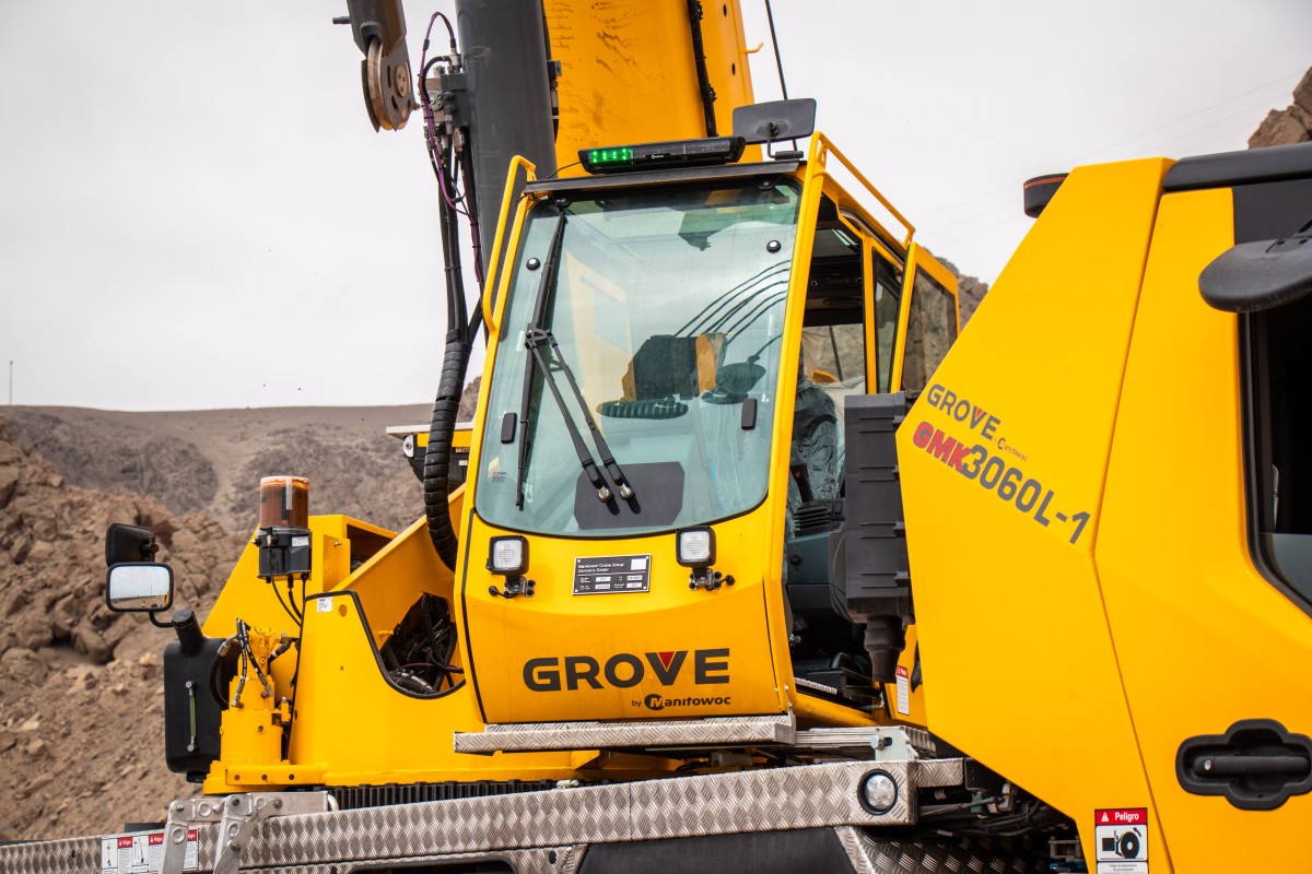 Grove GMK3060L-1 delivers excellence through challenging mining work in Perù