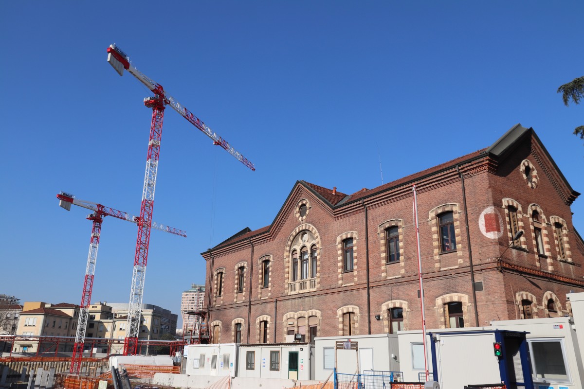 /storage/2023/04/potain-cranes-to-aid-major-renovation-of-historic-milan-hospital-in-italy_6433cf1ebd96b.jpg
