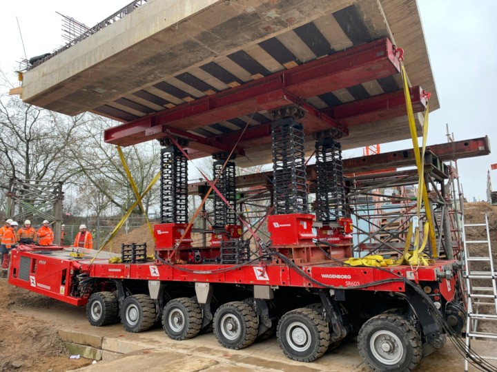 Wagenborg utilizza tecnologie Jack-Up di Enerpac per i ponti ferroviari