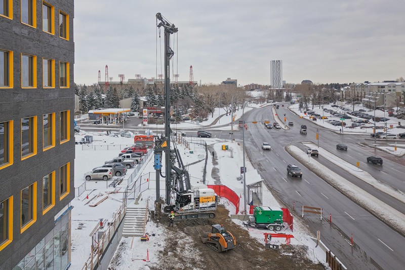 /storage/2024/05/liebherr-in-the-middle-of-canadas-icy-winter-with-a-lb-30-unplugged_66474712f30d8.jpg