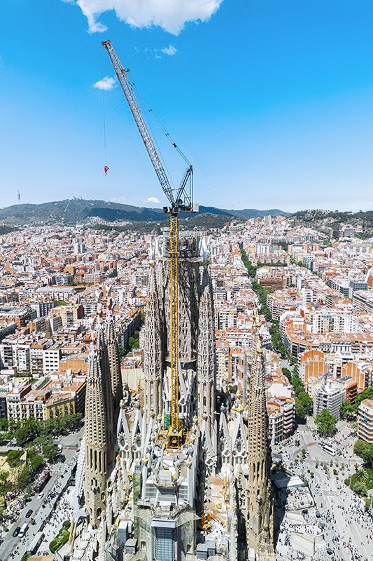 Due gru Liebherr per la Sagrada Familia