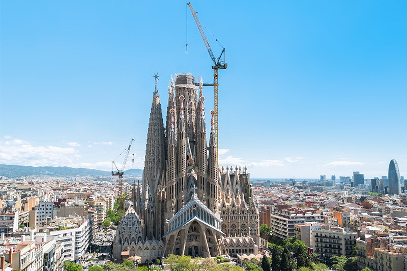 Liebherr cranes for the Sagrada Familia construction project