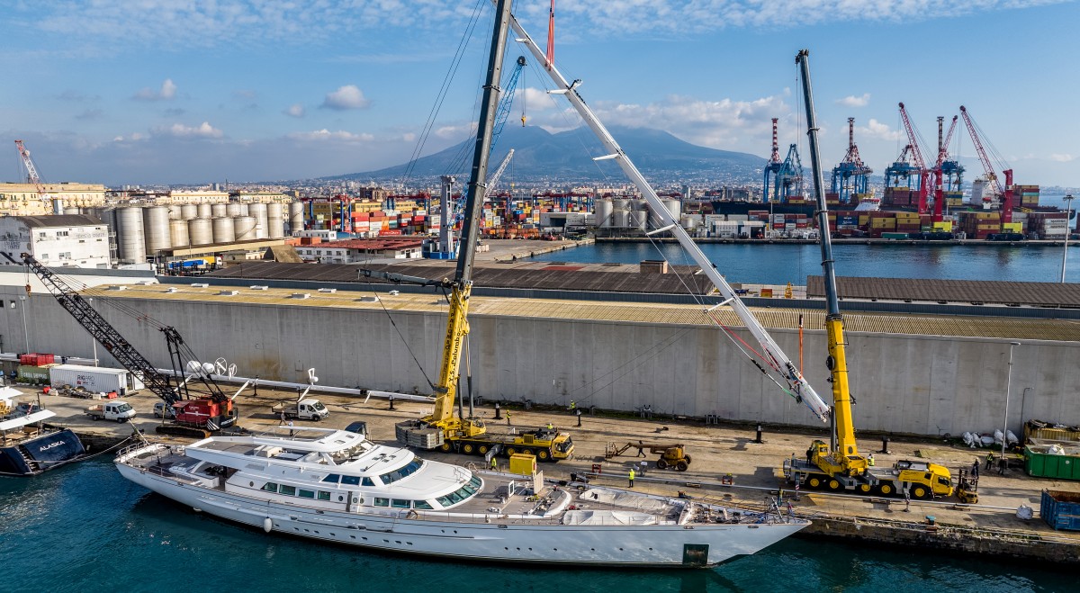 /storage/2024/06/two-grove-cranes-from-palumbo-heavy-lift-team-up-for-spectacular-tandem-lifts-in-naples_66813426b33aa.jpg