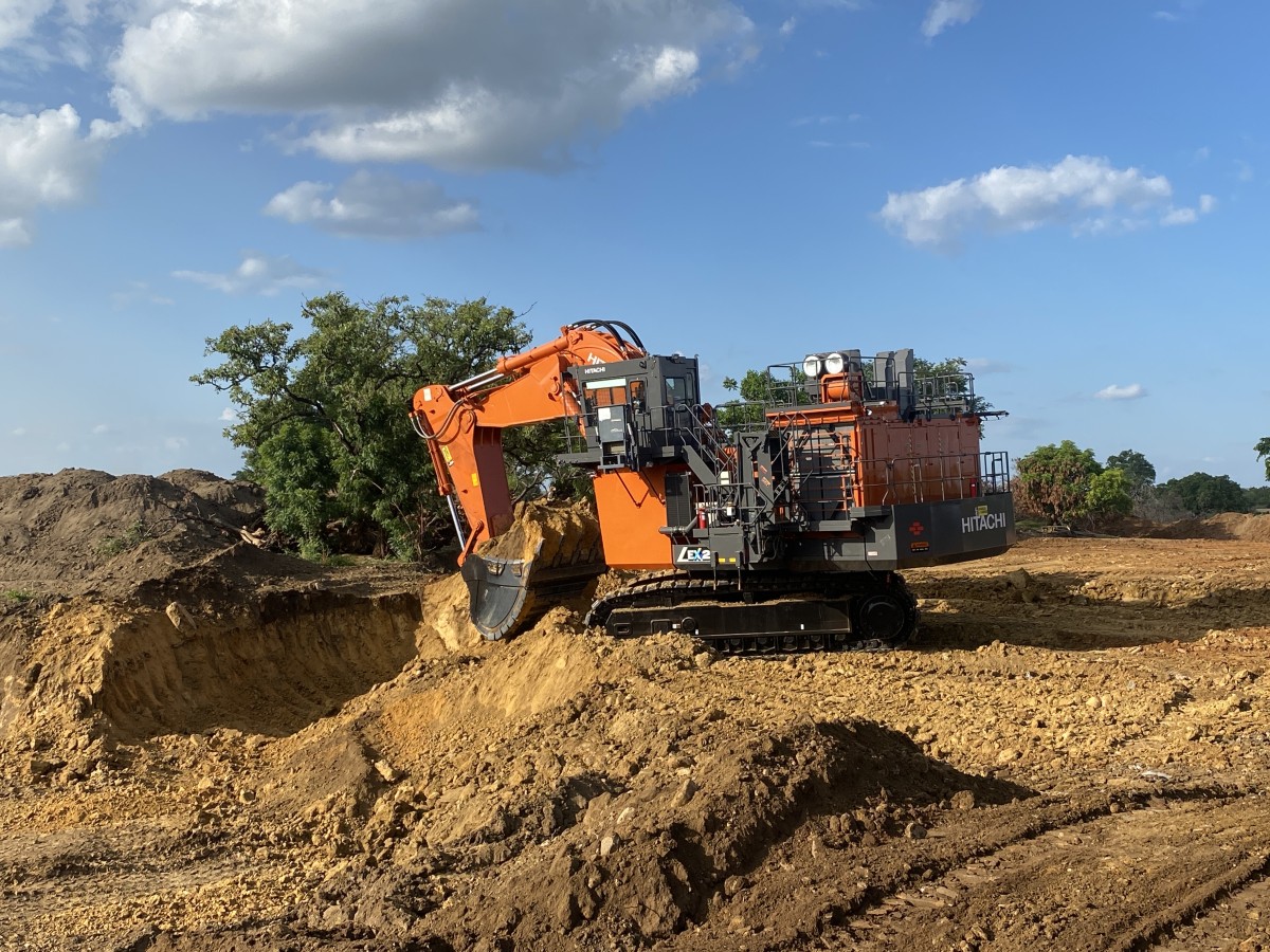 Un escavatore Hitachi EX2000-7 in Ghana per Engineers & Planners