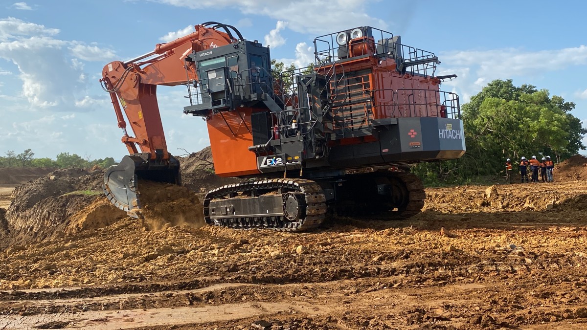 Un escavatore Hitachi EX2000-7 in Ghana per Engineers & Planners