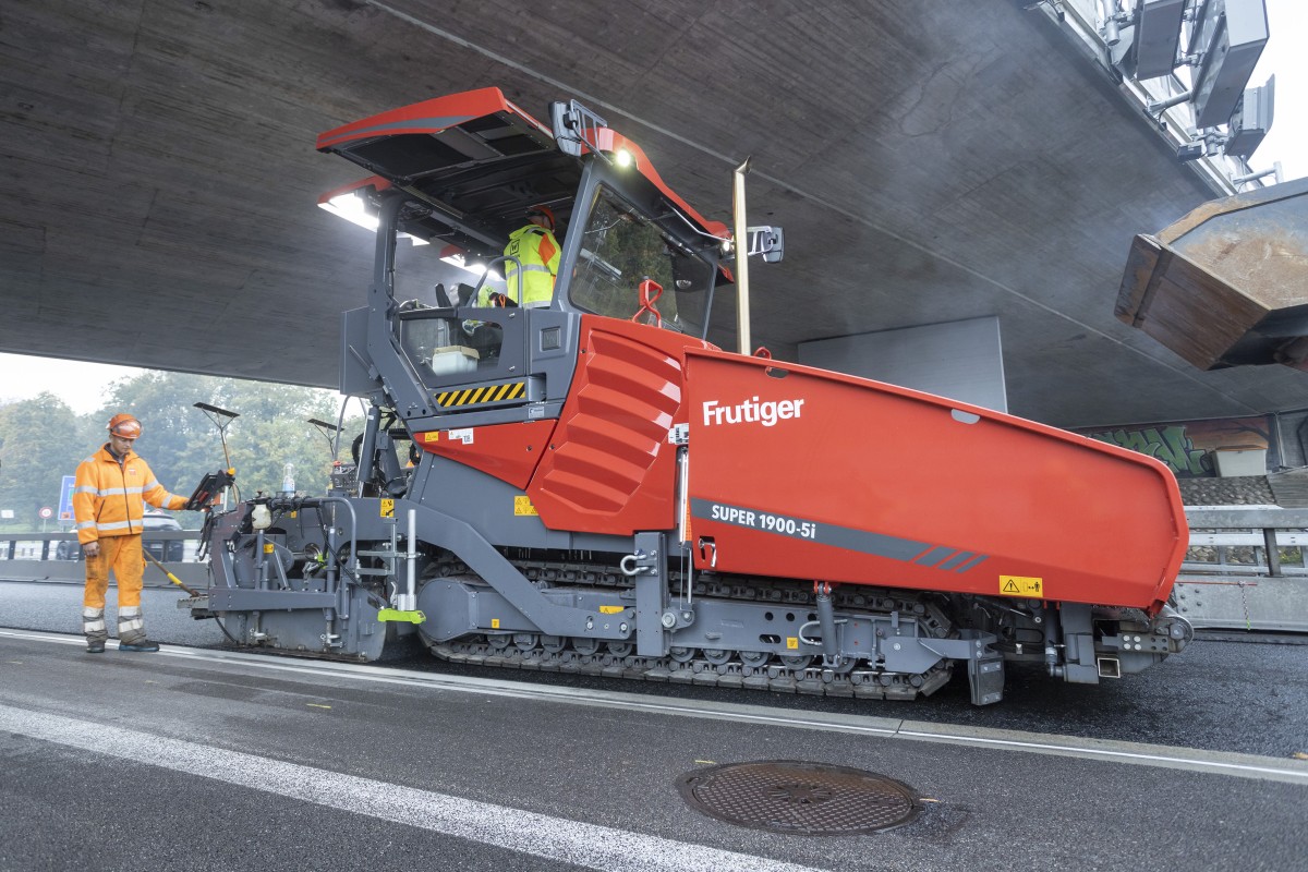 /storage/2024/06/vogele-noise-remediation-using-the-latest-generation-paver_665de030788bf.jpg