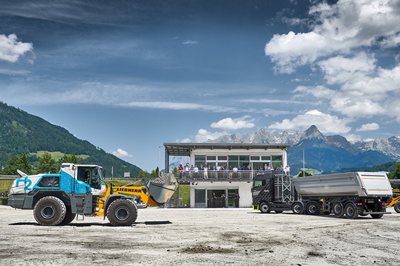 /storage/2024/07/first-large-liebherr-wheel-loader-with-hydrogen-engine-and-first-hydrogen-filling-station-in-salzburg_6688f59884fa4.jpg