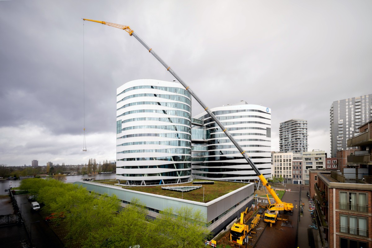Grove GMK5250XL-1 called in for high-rise project in downtown Amsterdam