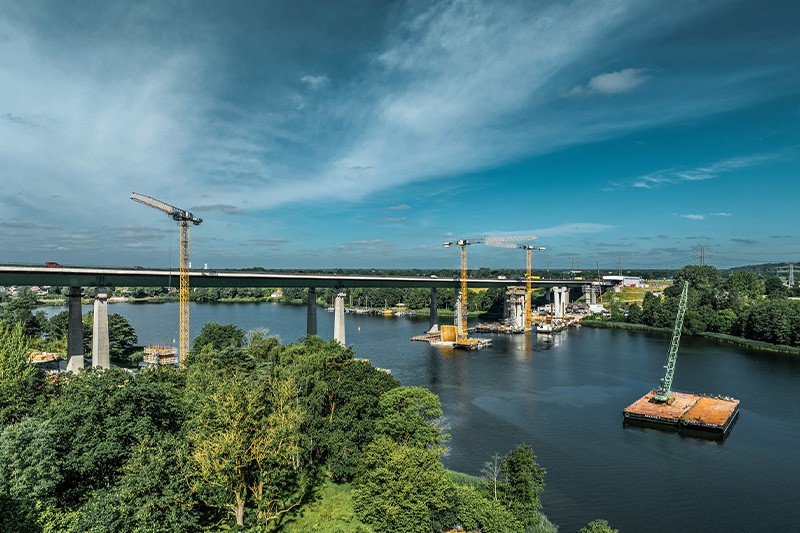 /storage/2024/08/18-liebherr-cranes-involved-in-replacing-germanys-second-longest-road-bridge_66b34eb701991.jpg