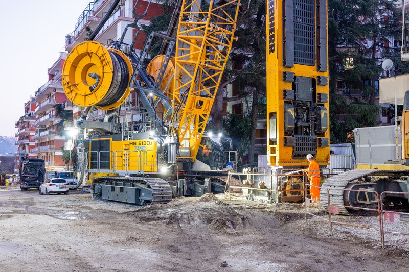 Liebherr: Slurry wall construction in Naples