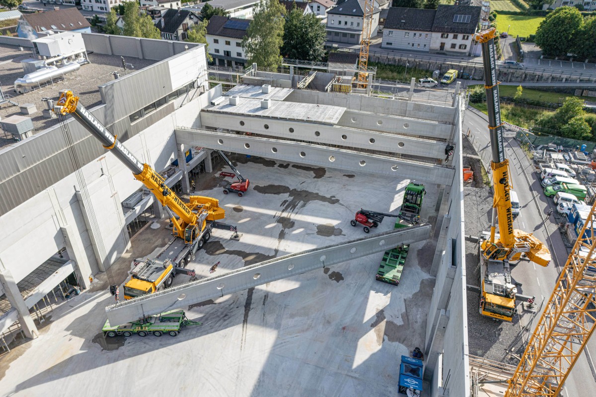 /storage/2024/08/tandem-hoist-on-cellar-ceiling-haslach-installs-giant-prestressed-concrete-trusses_66d1bce996af2.jpg