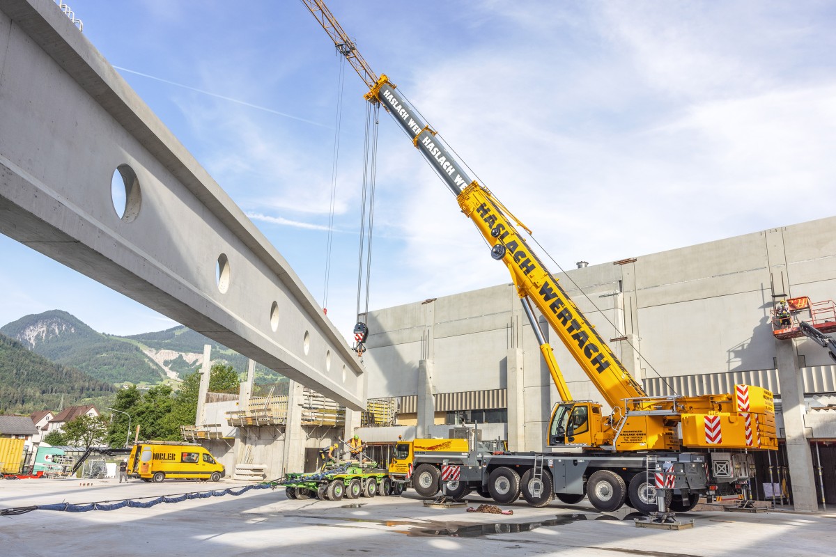 /storage/2024/08/tandem-hoist-on-cellar-ceiling-haslach-installs-giant-prestressed-concrete-trusses_66d1bcea20a62.jpg