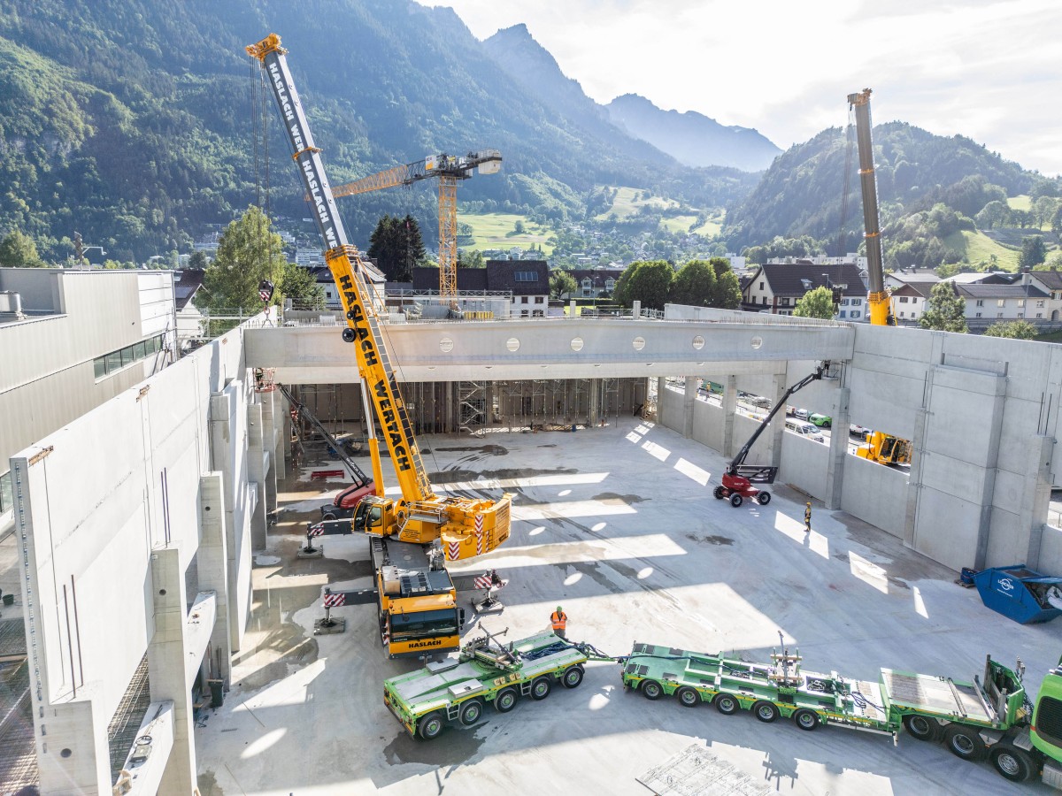 /storage/2024/08/tandem-hoist-on-cellar-ceiling-haslach-installs-giant-prestressed-concrete-trusses_66d1bcea9fd33.jpg