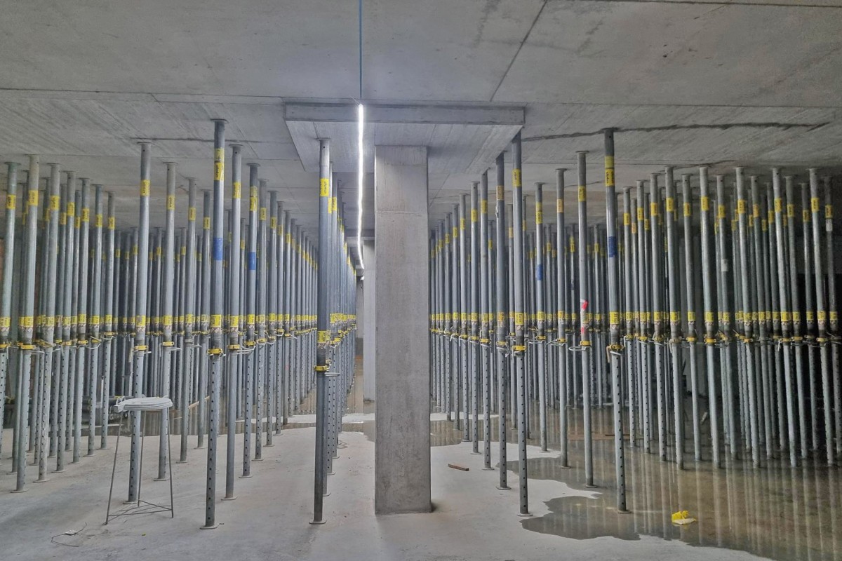 /storage/2024/08/tandem-hoist-on-cellar-ceiling-haslach-installs-giant-prestressed-concrete-trusses_66d1bceb3a8dd.jpg