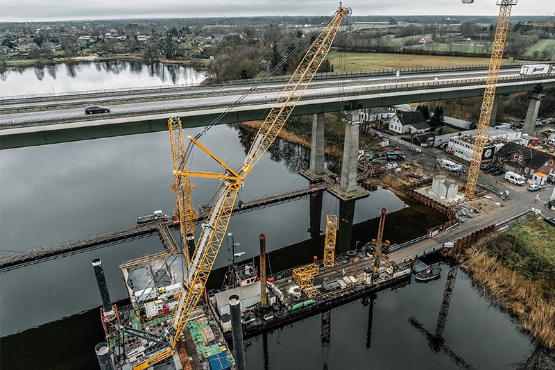 Una flotta di 18 gru Liebherr in Germania