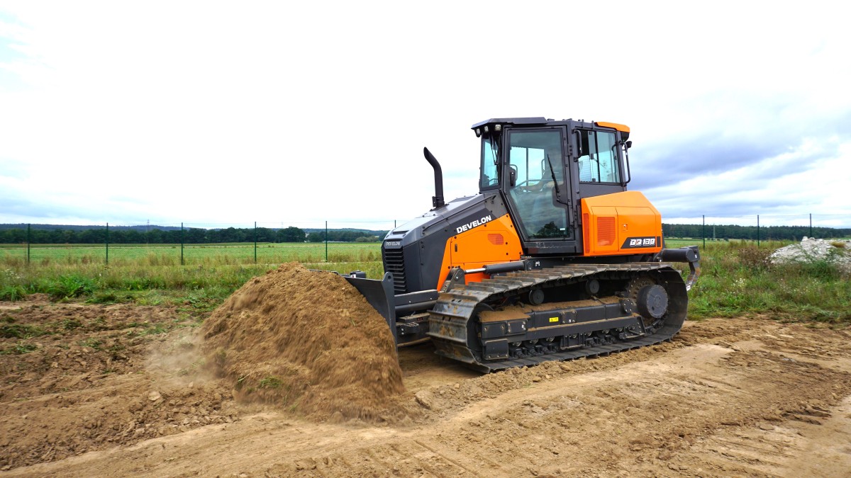 DEVELON entra nel mercato europeo dei dozer con il DD130