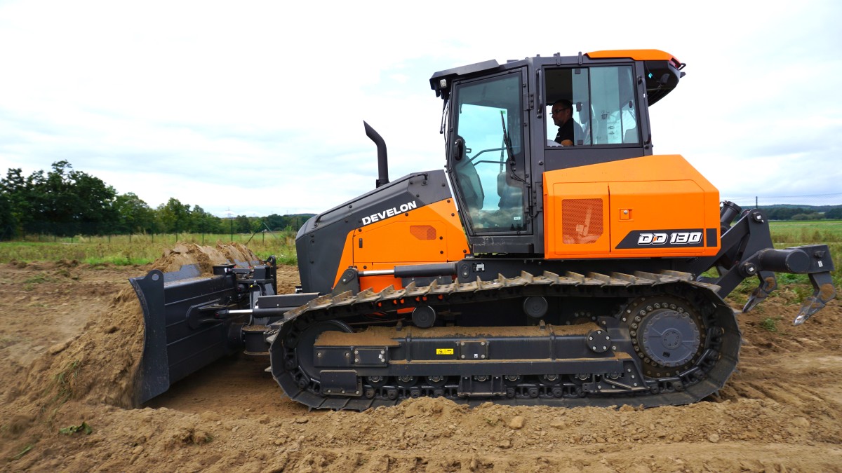 DEVELON entra nel mercato europeo dei dozer con il DD130