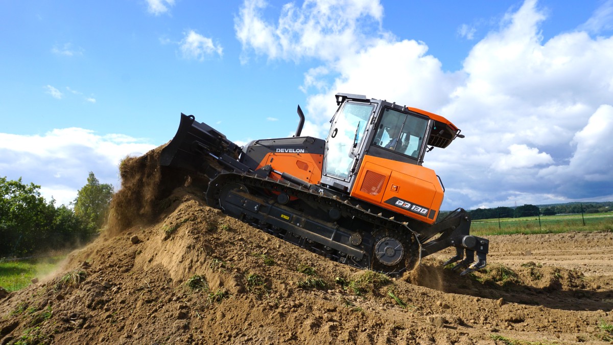 DEVELON entra nel mercato europeo dei dozer con il DD130