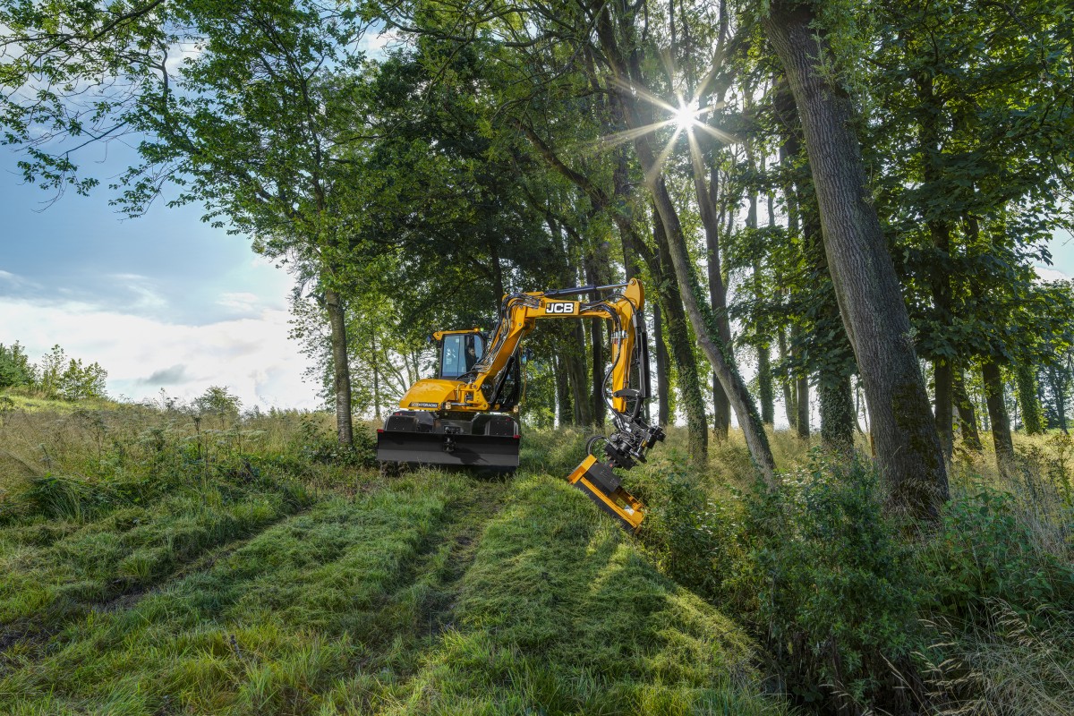 JCB aggiunge il "tilt-rotator" Raptor alle dotazioni dell'Hydradig