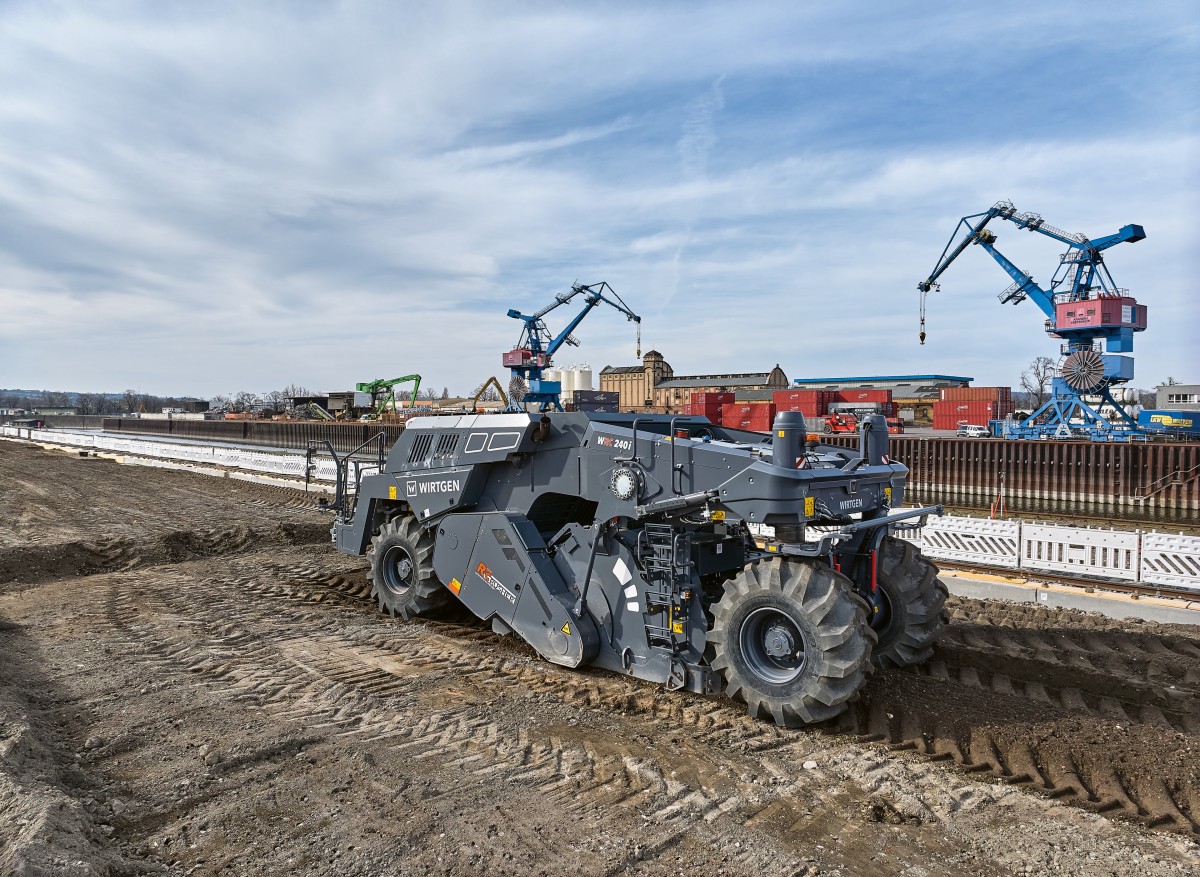 Rock Crusher WRC 240i speeds up recycling project for new Trailer Port in Dresden