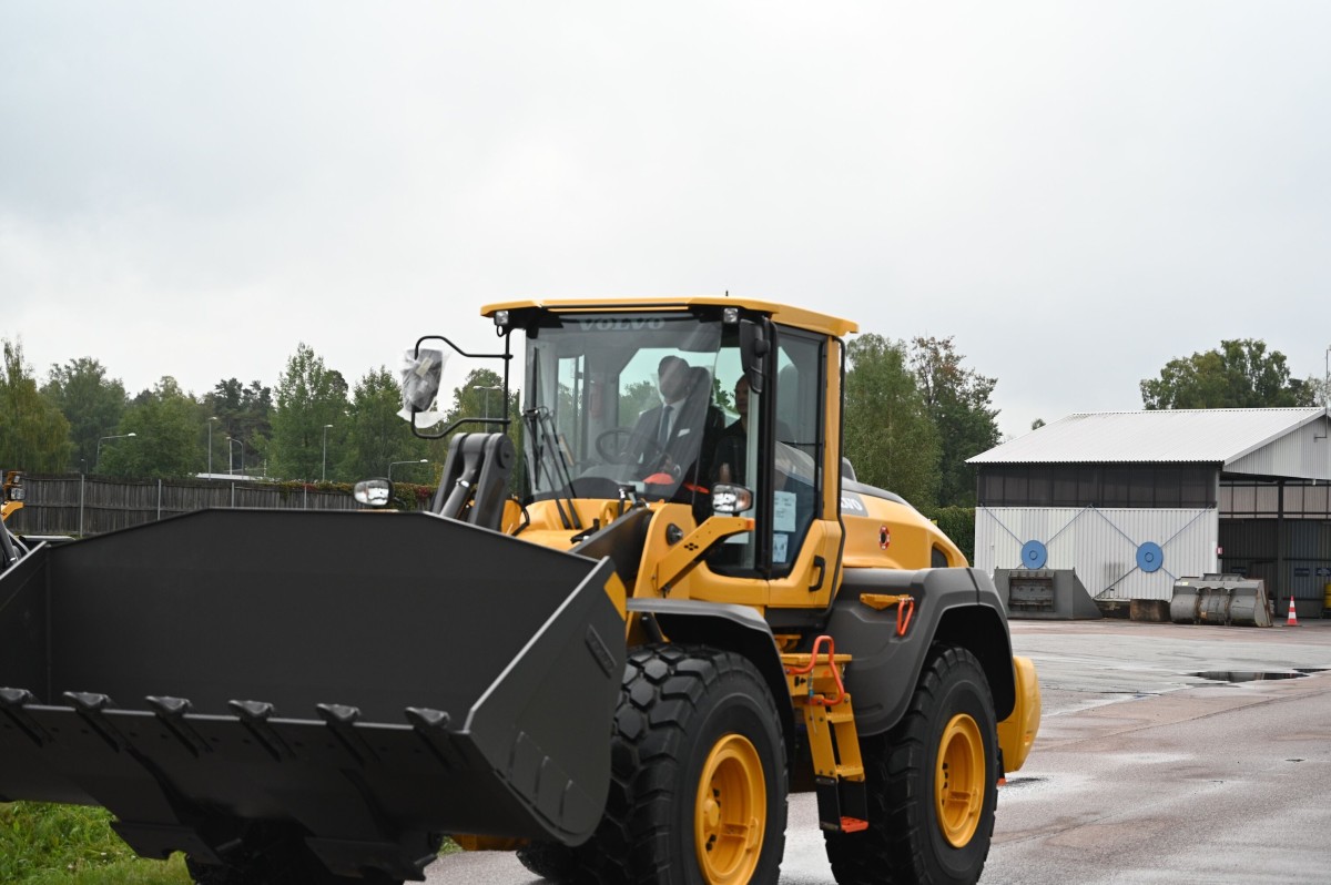 /storage/2024/09/volvo-ce-inaugurates-new-facilities-to-support-production-of-electric-wheel-loaders-in-arvika_66e5229d1d9b6.JPG