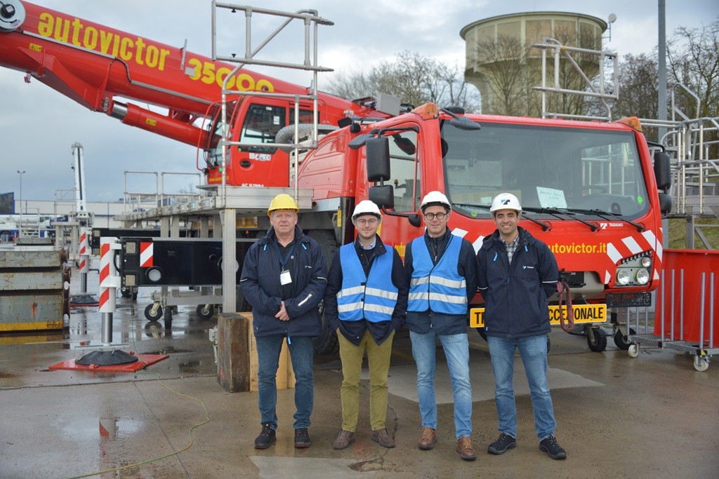 Autovictor takes delivery of three Tadano cranes