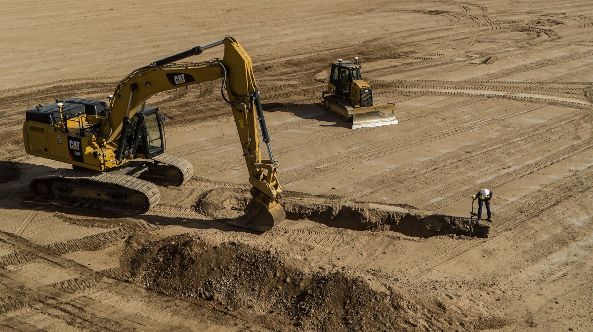 /storage/2024/10/caterpillar-and-trimble-extend-long-standing-joint-venture_66fea1c9de69b.jpg