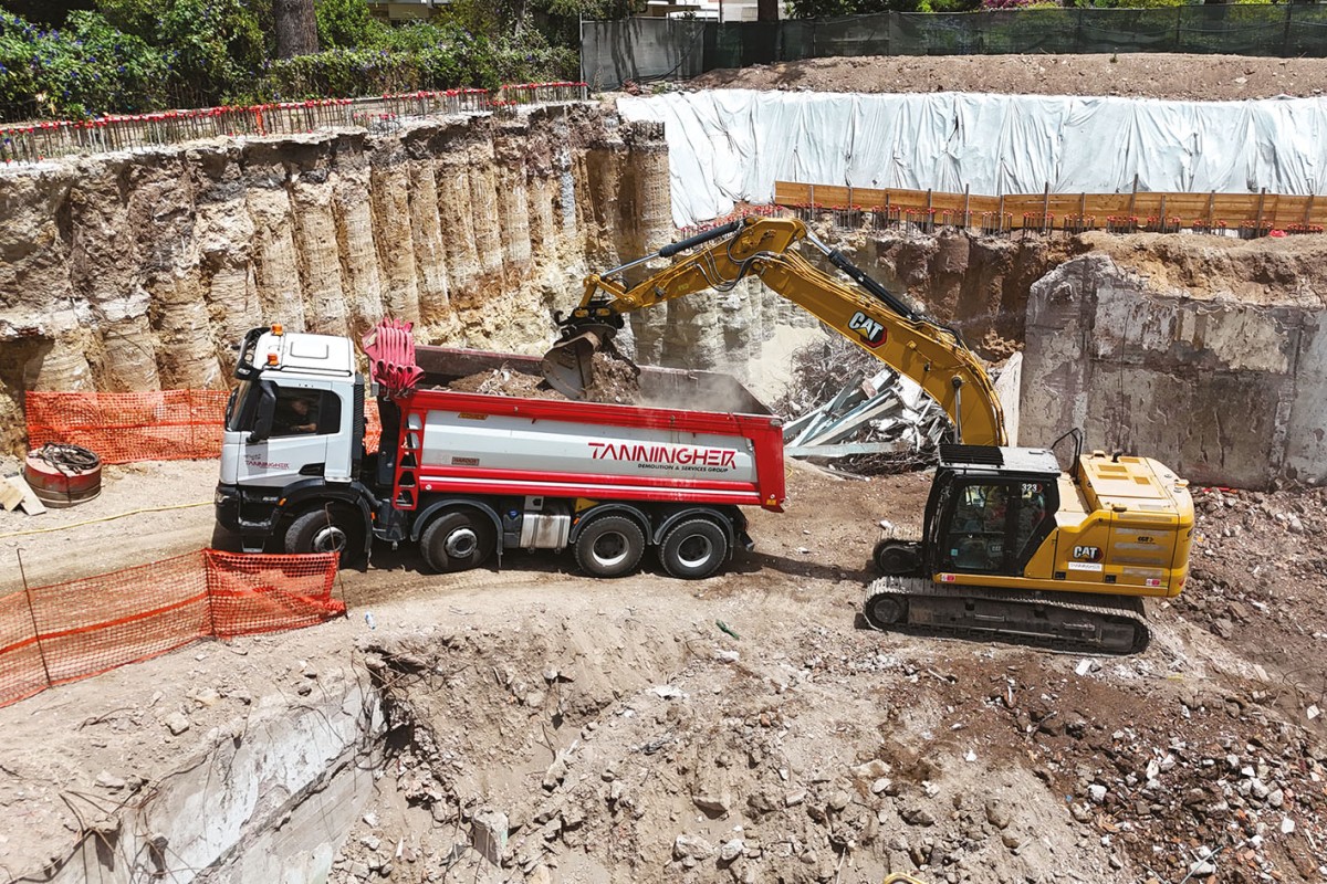 Tanningher e Caterpillar: demolizione "chirurgica" a Roma