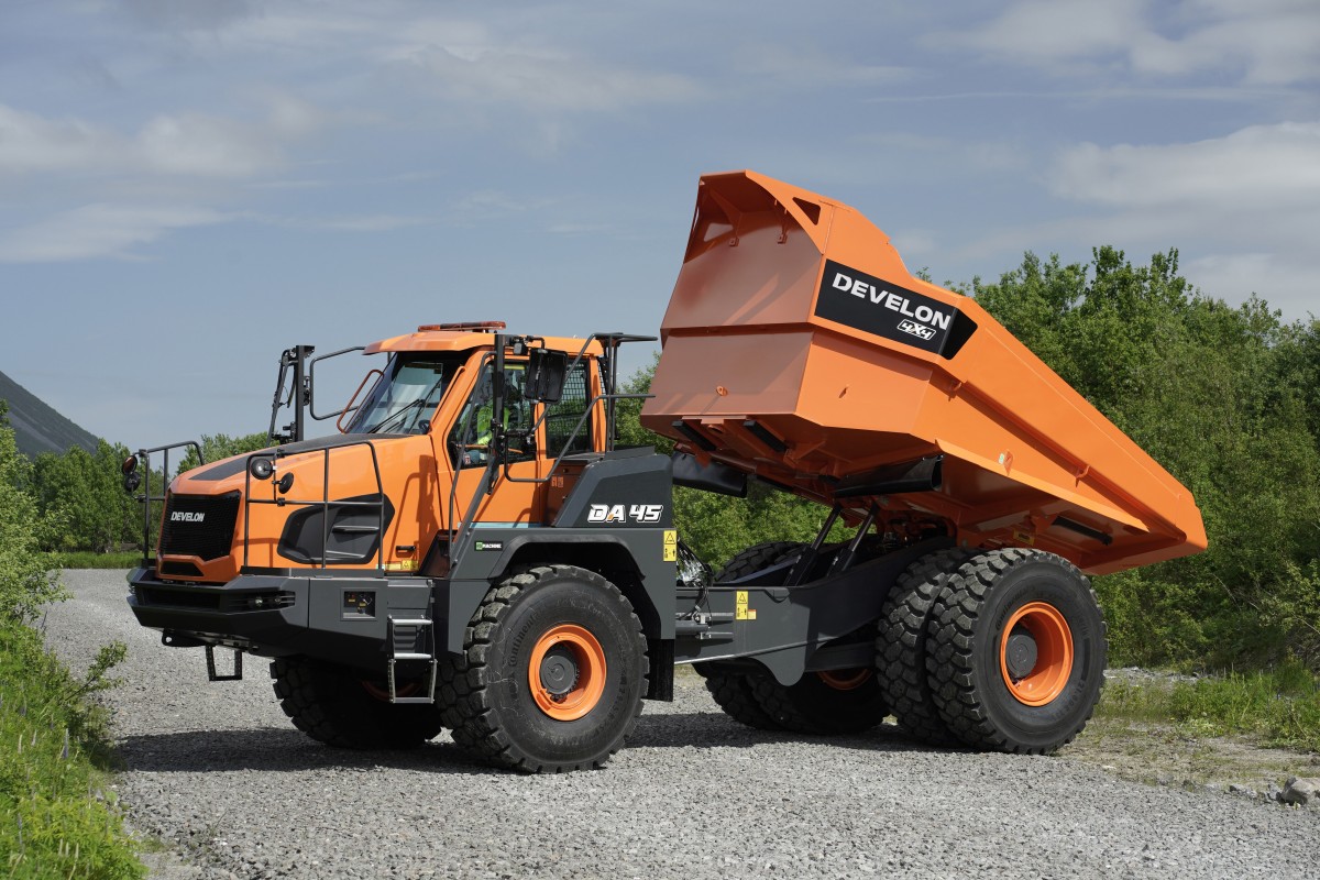 DEVELON offre una gamma di tre dumper articolati