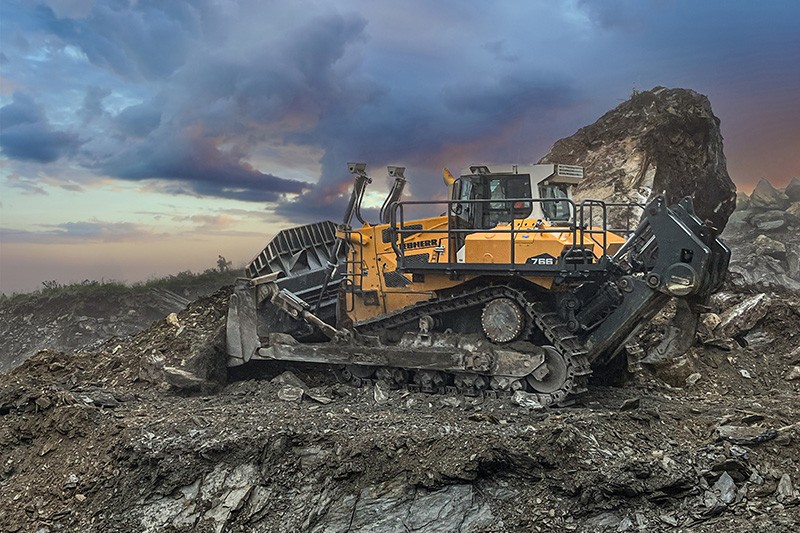 Hollaus company puts Liebherr to the test in reservoir construction