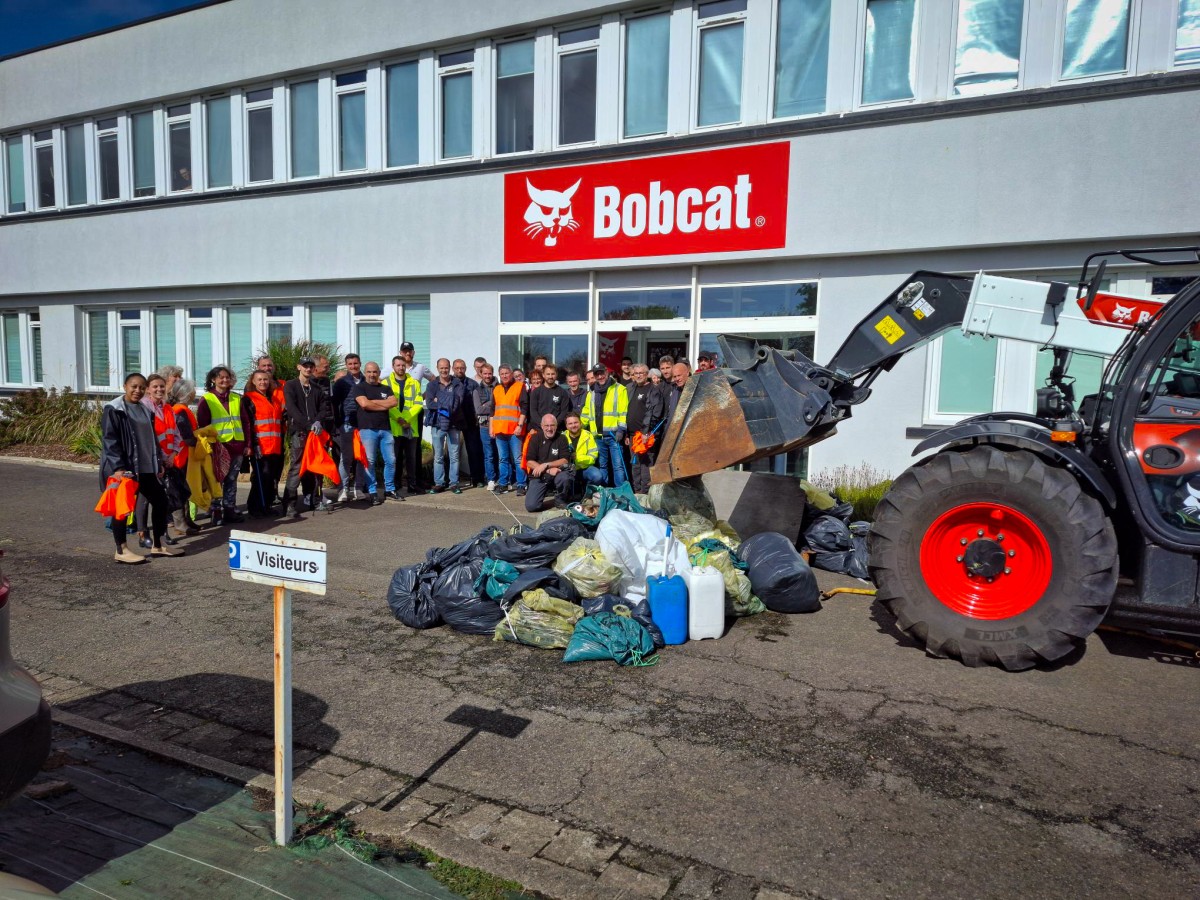 I dipendenti di Doosan Bobcat al servizio delle comunità