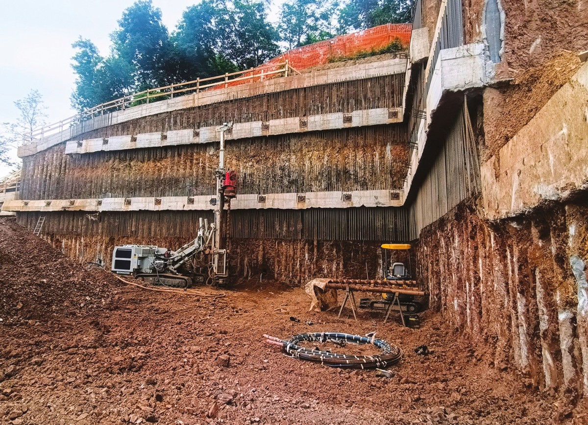 Perforatrici Comacchio per il serbatoio idrico di Ventolosa