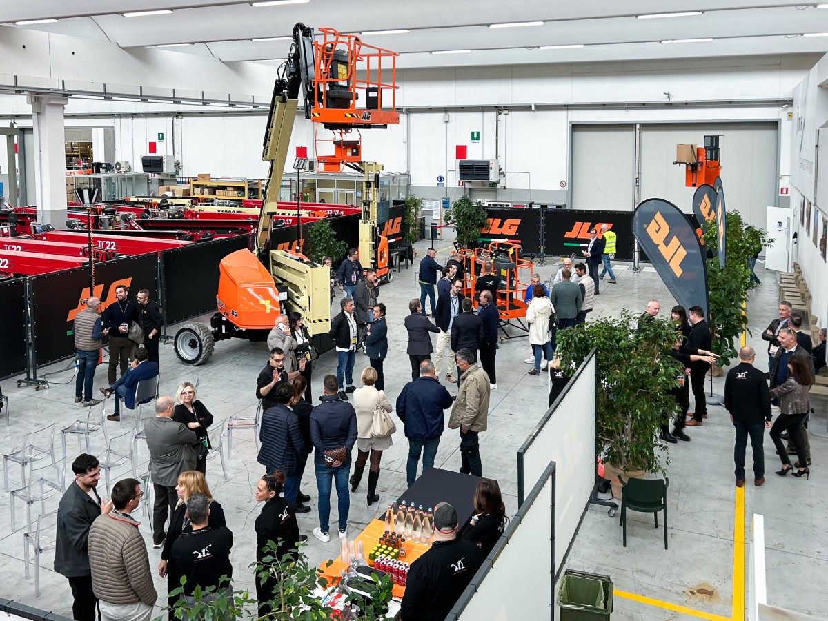 JLG celebra 25 anni di innovazione e crescita