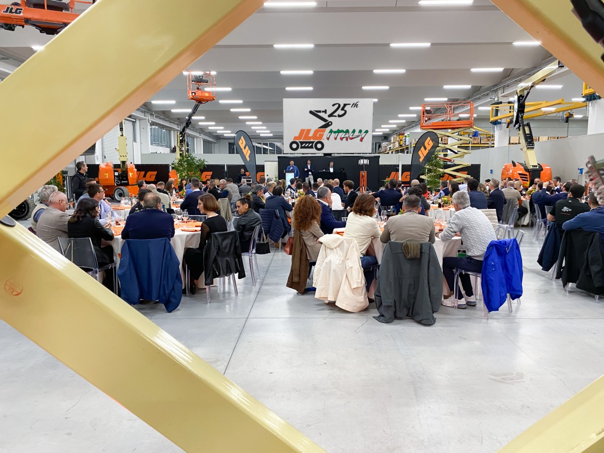 JLG celebra 25 anni di innovazione e crescita