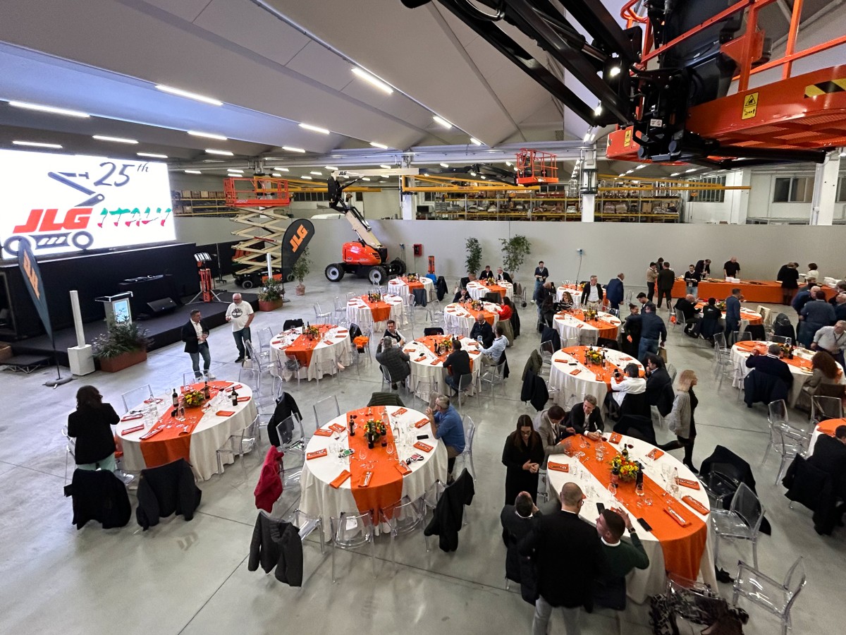 JLG celebra 25 anni di innovazione e crescita