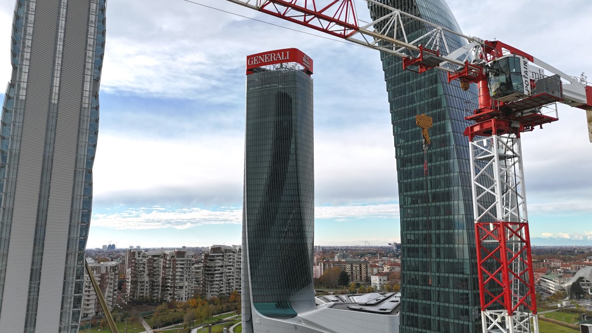 Otto gru Potain a Milano per il nuovo spettacolare edificio CityWave