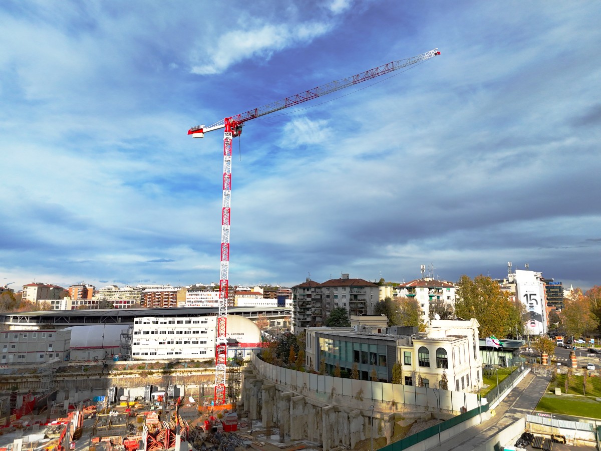 Otto gru Potain a Milano per il nuovo spettacolare edificio CityWave