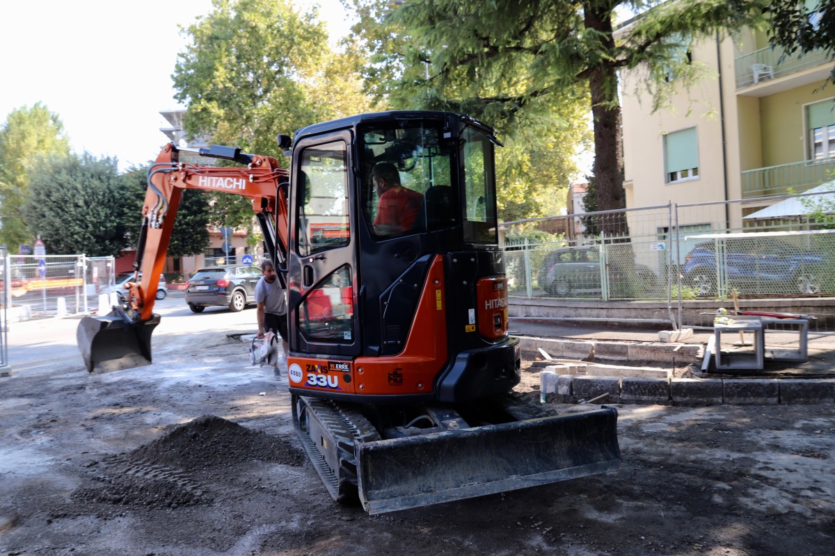 WR57: quattro miniescavatori Hitachi ZX33U-6 a Coromano