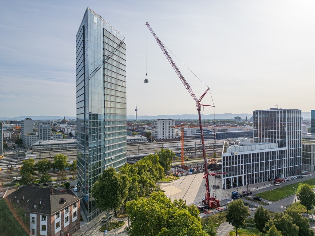 Tadano AC 7.450-1 all terrain crane for the Victoria Tower in Mannheim