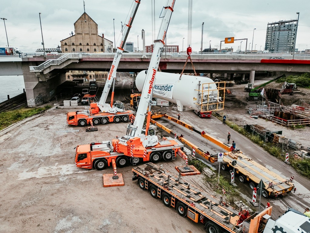 Tandem lift with two Tadano AC 5.160-1 cranes