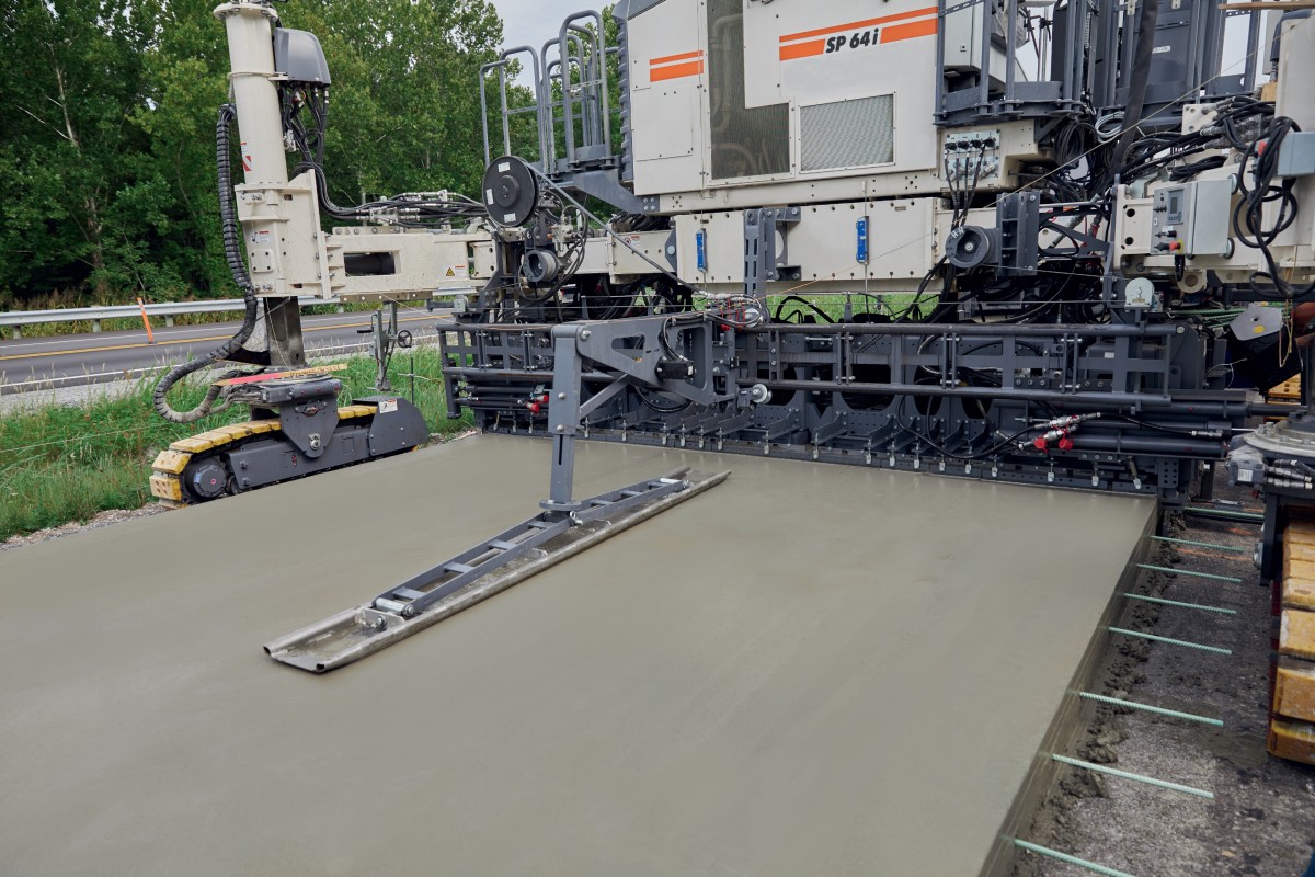 /storage/2024/10/wirtgen-concrete-paving-with-inset-slipform-pavers_67139a03a9e03.jpg