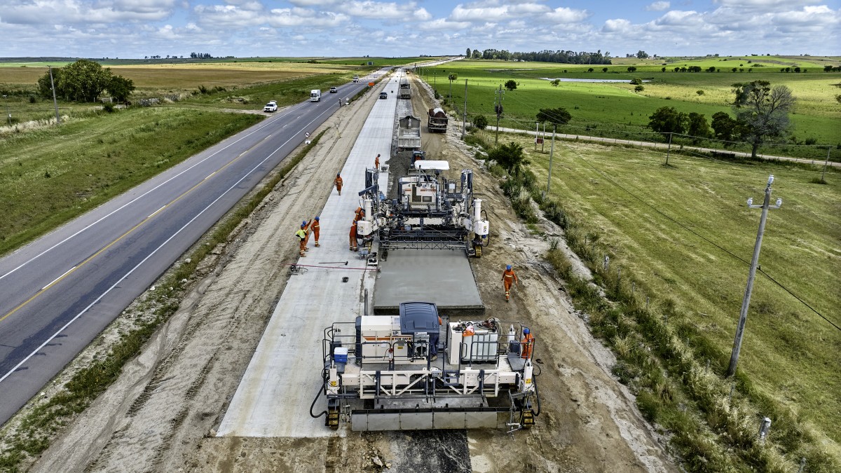 /storage/2024/10/wirtgen-widening-of-the-ruta-5-highway-from-montevideo-to-the-brazilian-border_67139f0a3caba.jpg