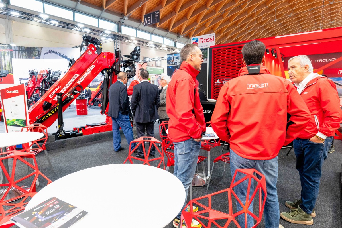 Fassi Gru: tecnologia in esposizione a Ecomondo 2024