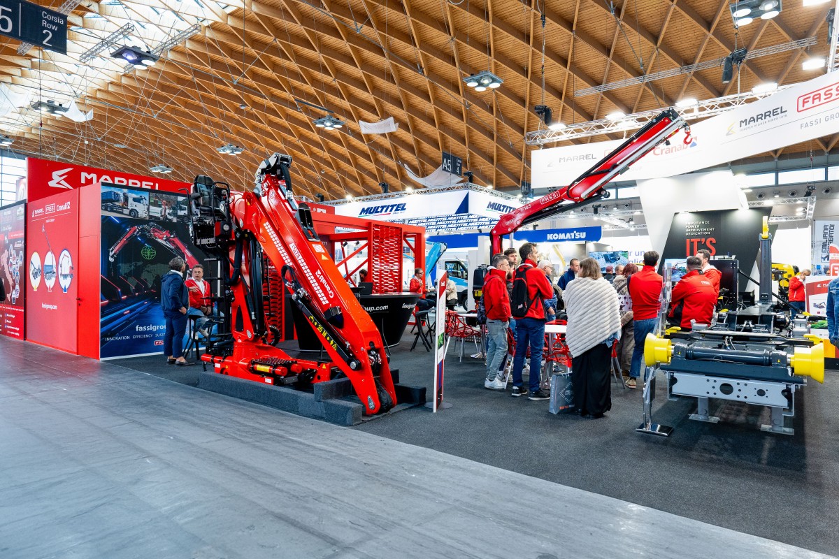 Fassi Gru: tecnologia in esposizione a Ecomondo 2024