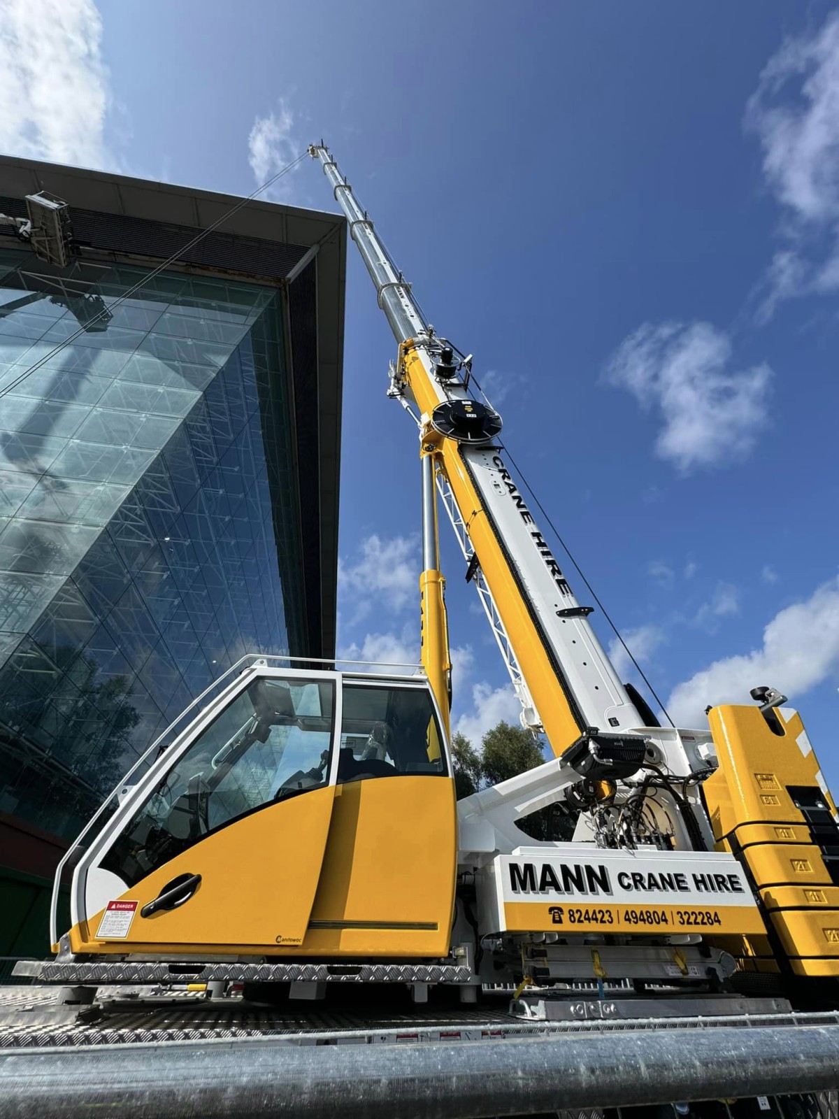 New Grove GMK3060L-1 drives busy schedule for Mann Crane Hire