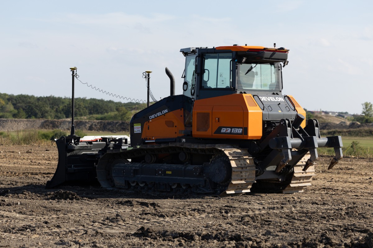 DEVELON amplia le opzioni di controllo per il dozer DD130-7