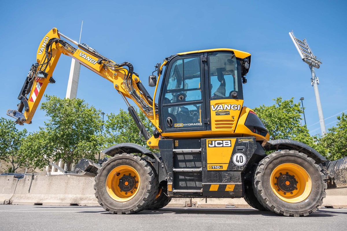 Un escavatore JCB Hydradig per l'impresa Vangi