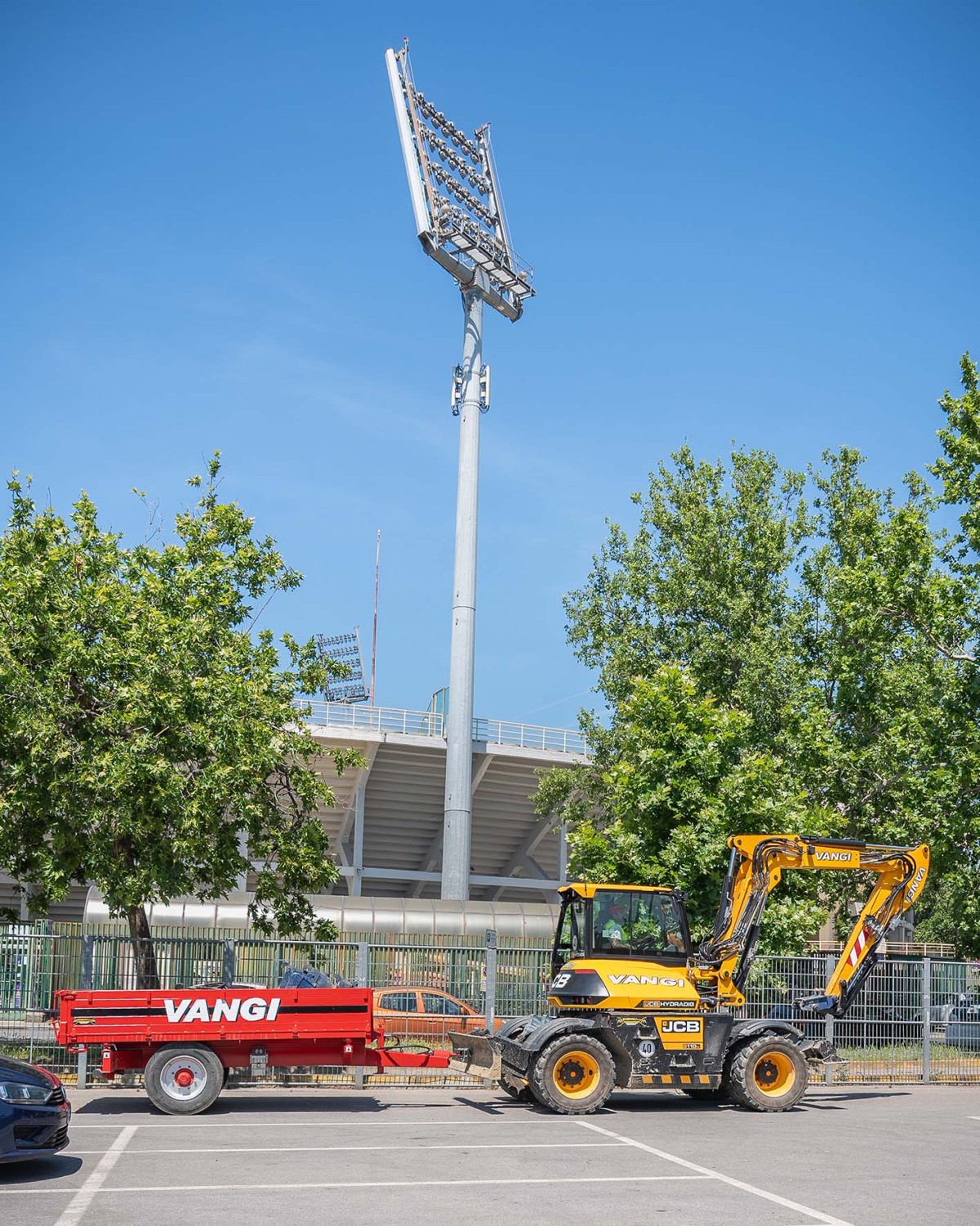 Un escavatore JCB Hydradig per l'impresa Vangi